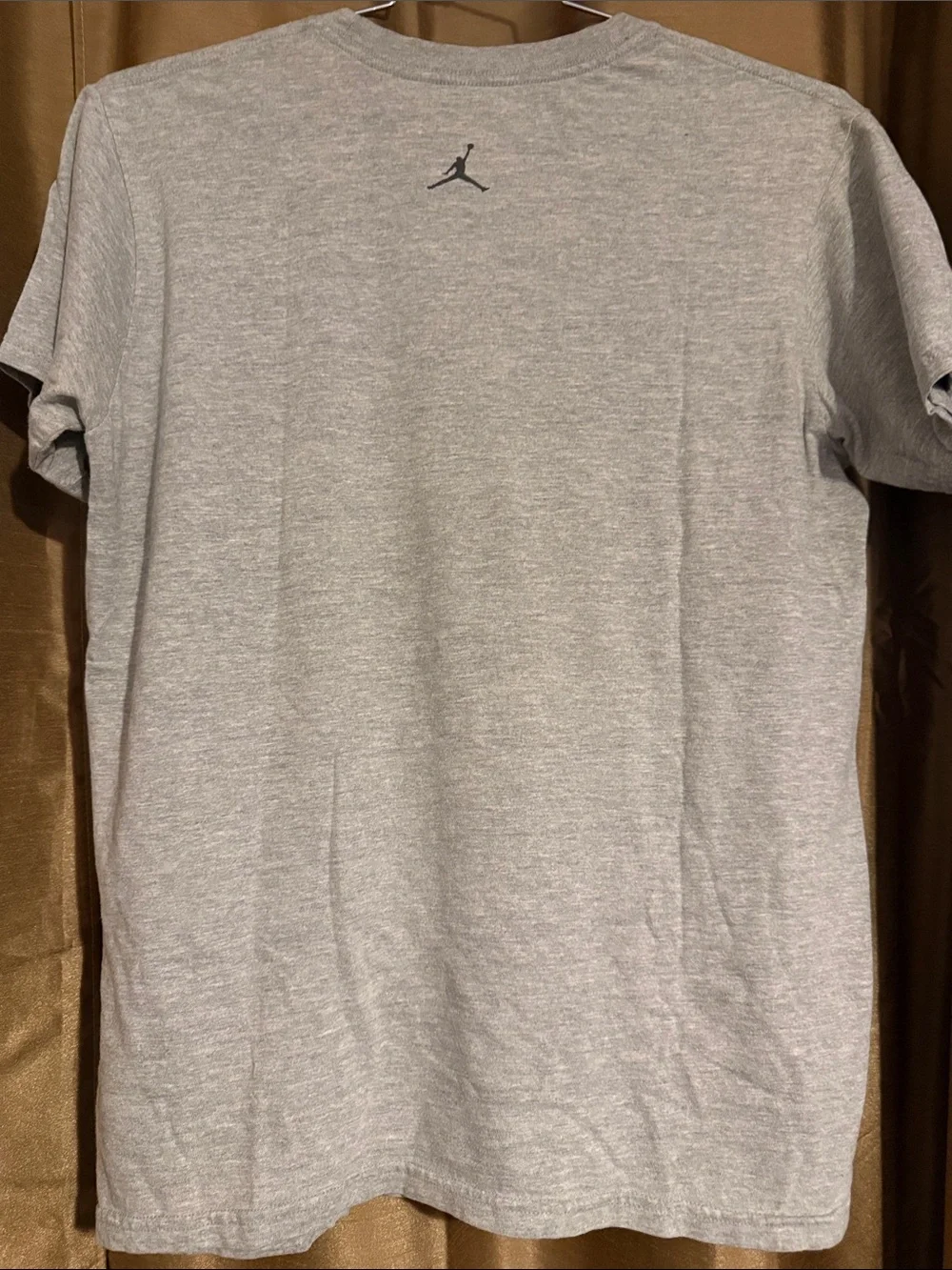 JORDAN Men's Gray Graphic Tree Short Sleeve Tee stitch, shoes on shirt